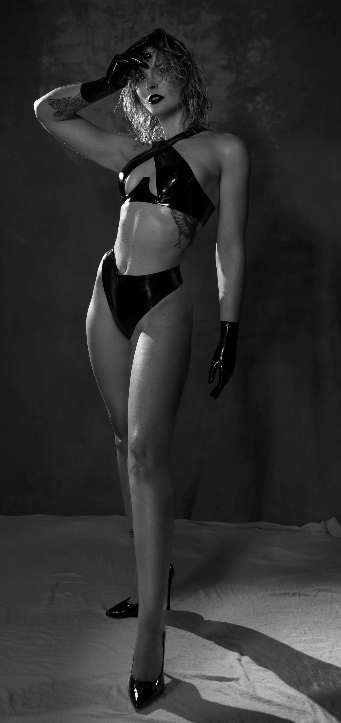 Black Latex Wrist Gloves